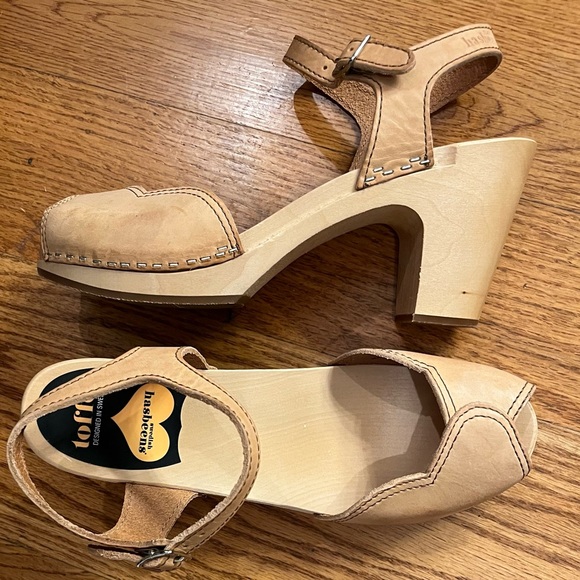 NIB Hasbeens Heart Sandals, Tan - Picture 2 of 7